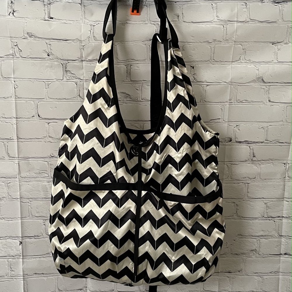 GUC Lululemon Post Savasana Tote Chevron Print